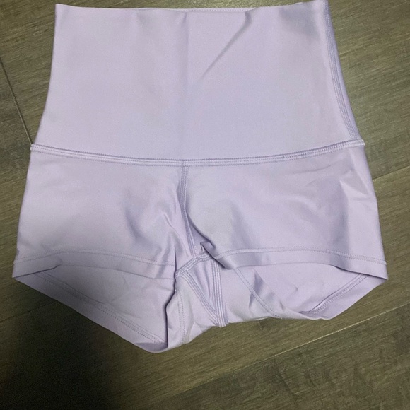 Aritzia lilac shorts 1.5” length TNAction - Picture 2 of 4